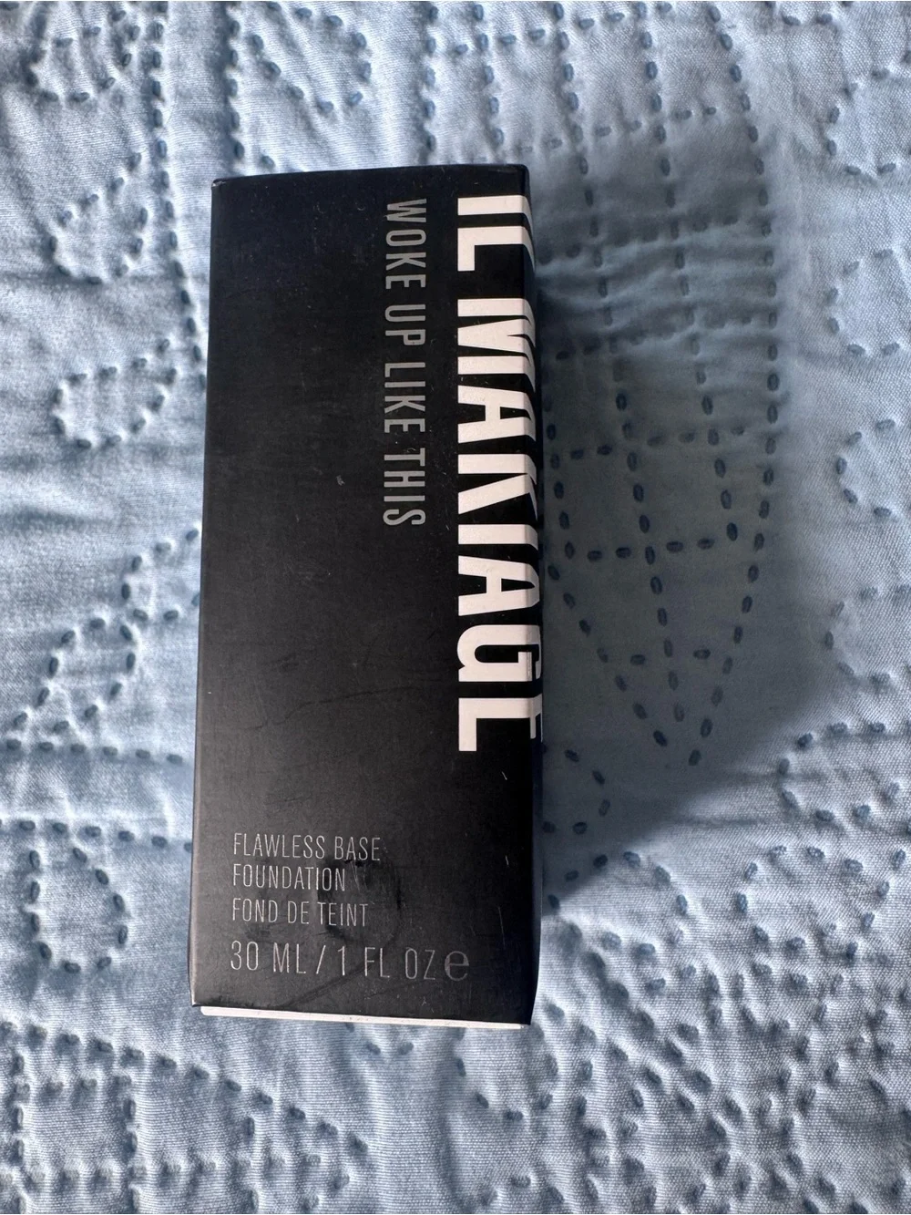 Il Makiage Flawless Base Foundation - Black Packaging